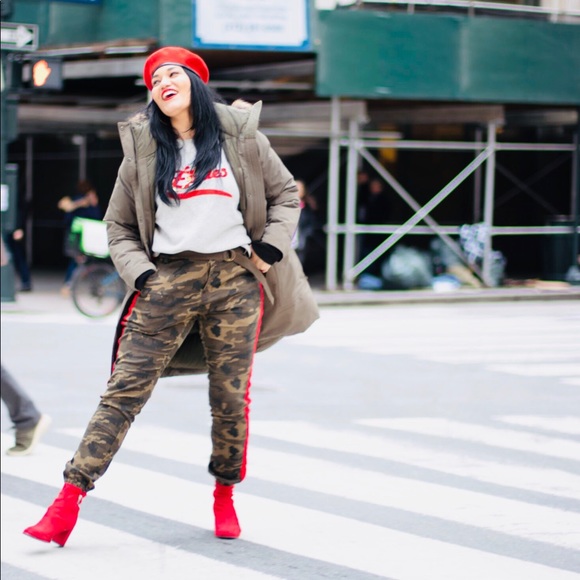 Meet your Posher, Lina - Picture 3 of 8